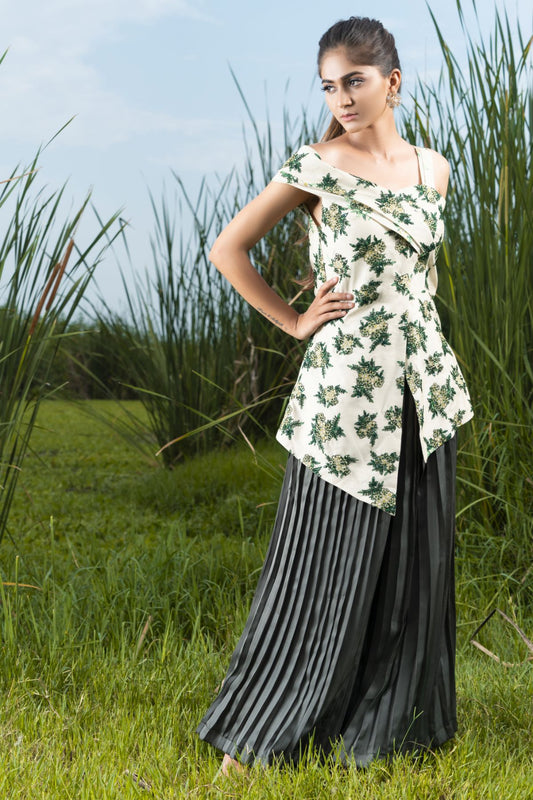 Floral asymmetric top with pleated pants